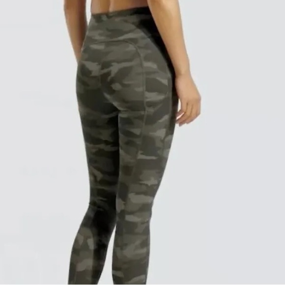 | Athleta | Ultimate 7/8 tight in camo. Size M. - Picture 3 of 12